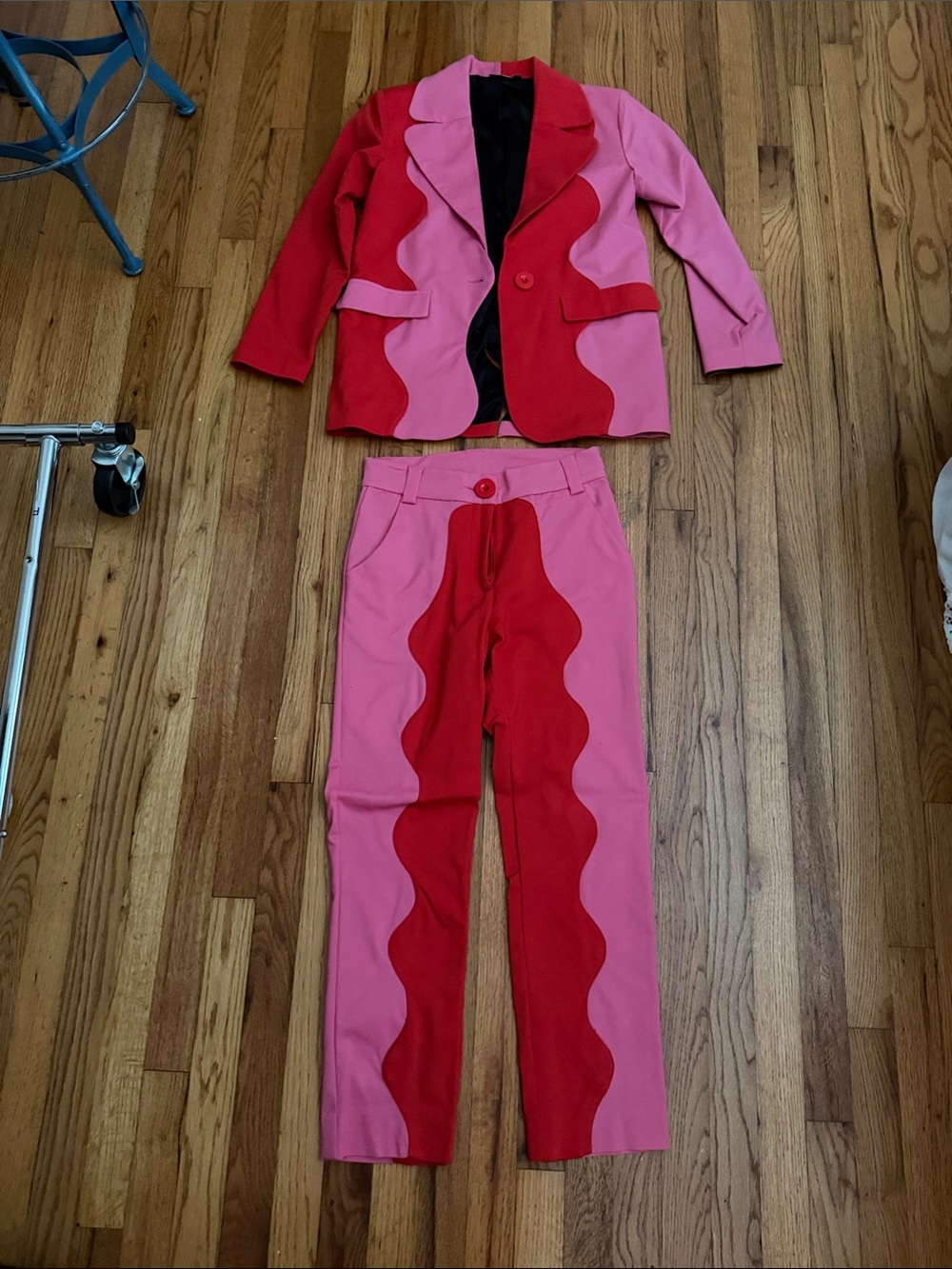 Wiggle Suit - Colorblock Pink & Red Wave-Panel Women's Blazer and Trousers